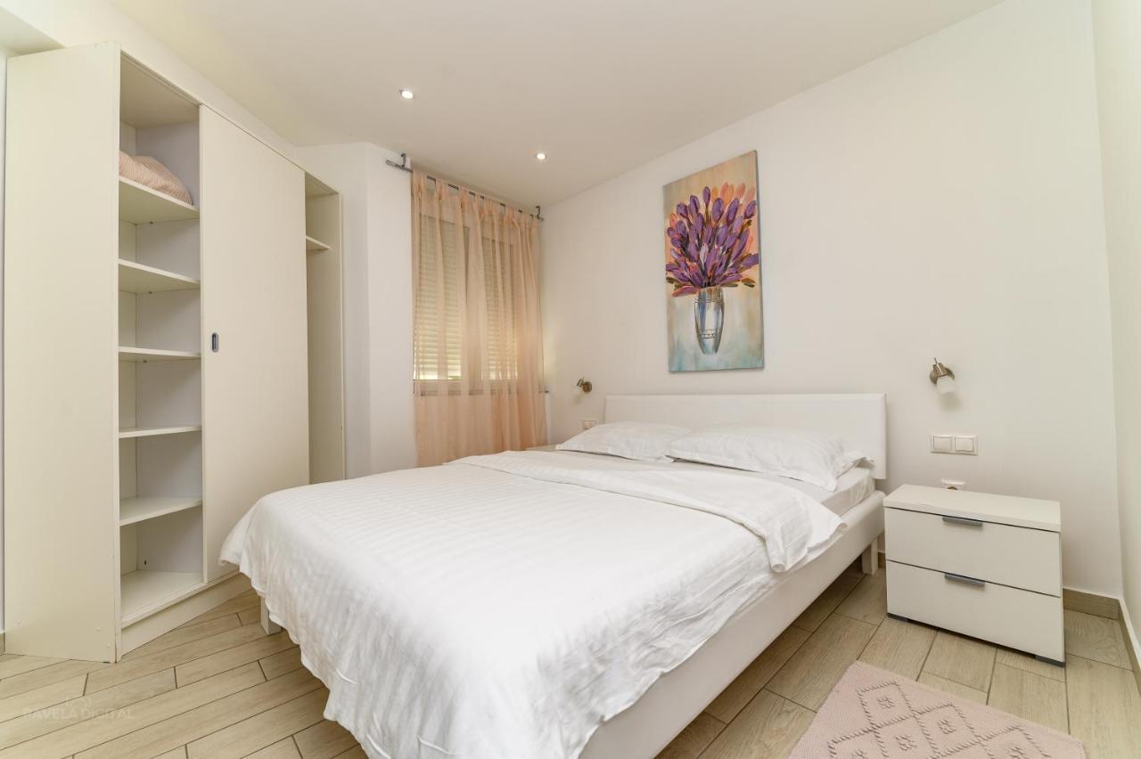 Apartments Maksim And Timon 크르크 외부 사진